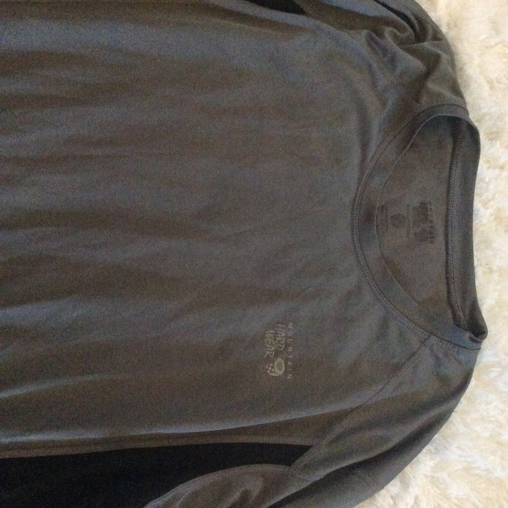 2 large mountain hardwear long sleeve men's shirts